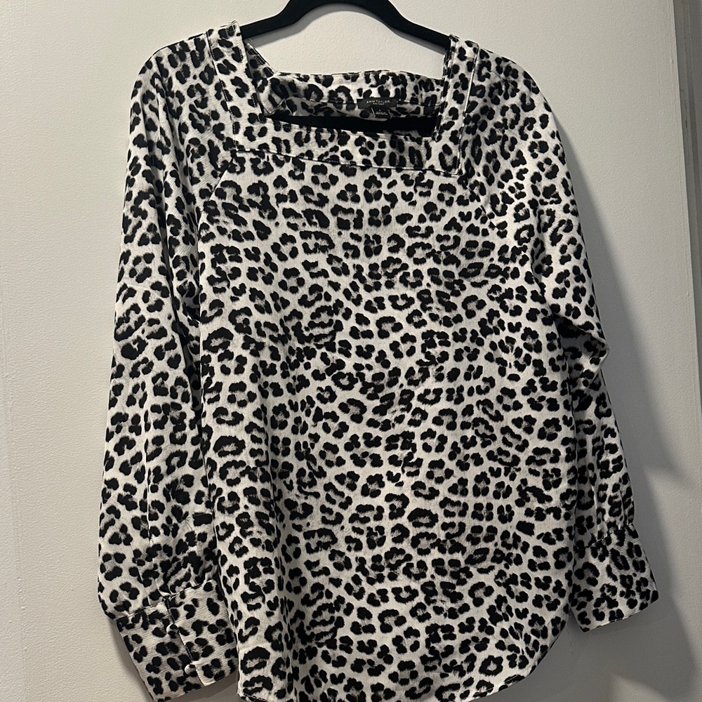 Ann Taylor Black & White Leopard Square Neck Long Sleeve Top
